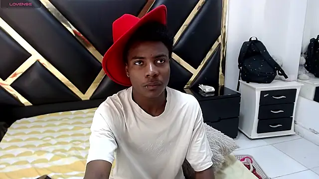 NoahJhonson69 online show from May 4, 2026, 11:35 am