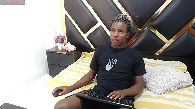 NoahJhonson69 online show from June 8, 2026, 1:11 pm