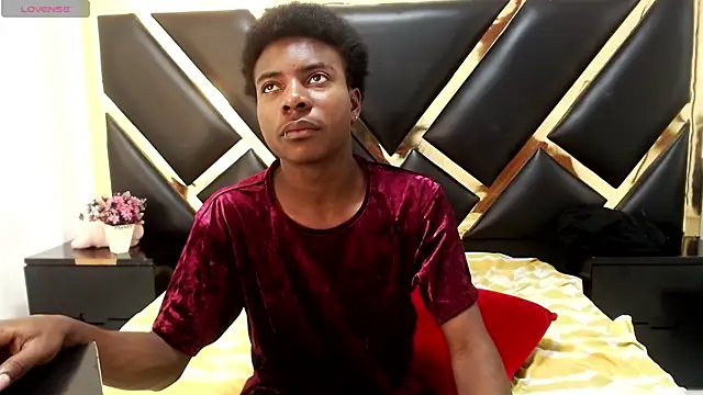 NoahJhonson69 online show from May 3, 2026, 11:37 am