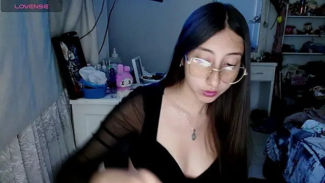 Snapshot of Nanylux chatting on January 7, 2026, 10:37 pm Nanylux online show from January 7, 2026, 10:37 pm