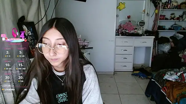 Snapshot of Nanylux chatting on December 21, 2025, 3:19 am Nanylux online show from December 21, 2025, 3:19 am