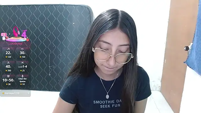 Snapshot of Nanylux chatting on April 8, 2026, 6:53 pm Nanylux online show from April 8, 2026, 6:53 pm