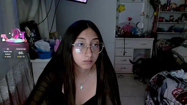 Snapshot of Nanylux chatting on January 7, 2026, 2:49 am Nanylux online show from January 7, 2026, 2:49 am