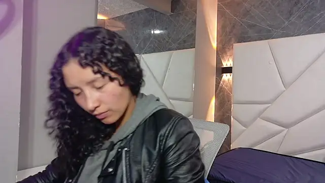 pettymoon1 online show from November 23, 2025, 1:21 pm