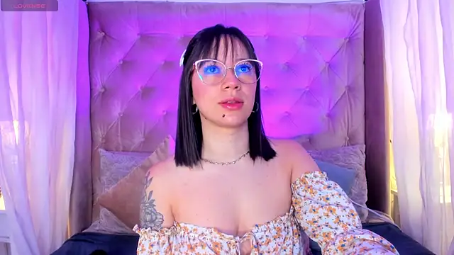 Snapshot of Annie_Petters chatting on May 8, 2026, 12:31 pm Annie Petters online show from May 8, 2026, 12:31 pm