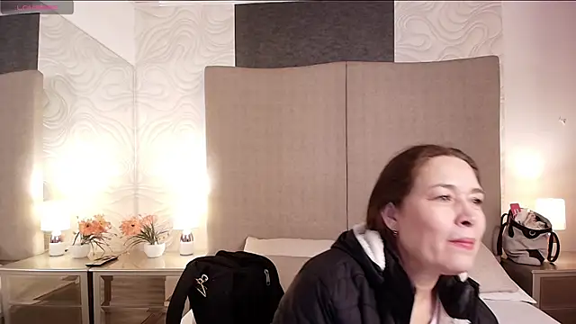Snapshot of helen_larkin chatting on August 4, 2026, 6:45 pm helen larkin online show from August 4, 2026, 6:45 pm