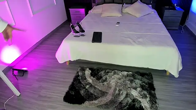 Sienarosewood online show from November 30, 2025, 4:24 am