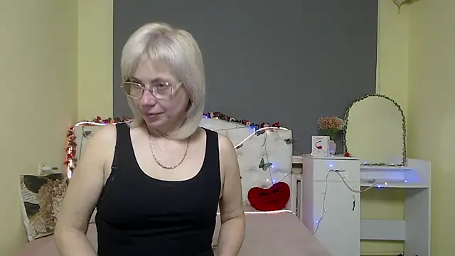 LaurenWishy online show from April 28, 2026, 2:27 am