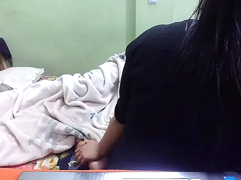 TwinRose2000 online show from December 15, 2025, 1:39 pm