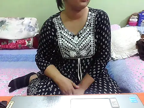 TwinRose2000 online show from January 6, 2026, 4:44 pm