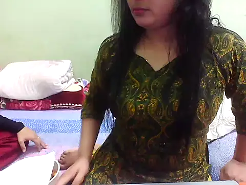 TwinRose2000 online show from January 9, 2026, 2:46 pm