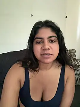 TiaBella  online show from July 30, 2026, 5:56 pm
