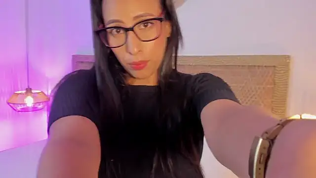 Snapshot of melaniejeannn_ chatting on May 16, 2026, 2:21 am melaniejeannn online show from May 16, 2026, 2:21 am