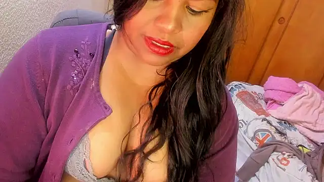 ebonycamelia online show from May 6, 2026, 6:34 pm