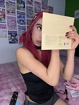 Snapshot of Valen-Foxx1 chatting on March 18, 2026, 5:43 am Valen-Foxx1 online show from March 18, 2026, 5:43 am