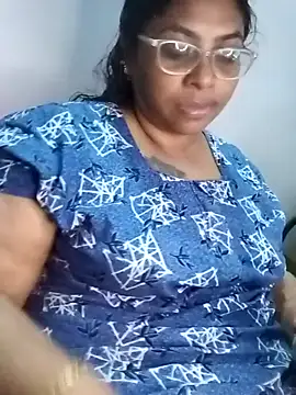 Riya-mallus online show from December 17, 2025, 5:40 pm