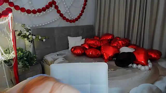 AirySilhouette online show from February 19, 2026, 4:09 am