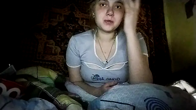 KikiBang online show from December 3, 2025, 8:08 pm