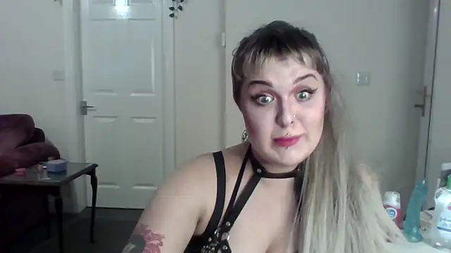 Persha XX online show from February 4, 2026, 8:37 pm