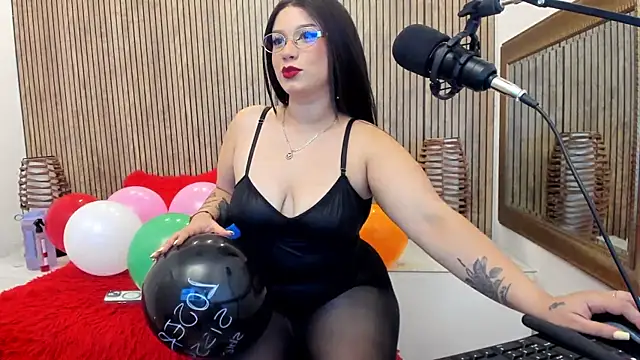 MillyHotsoon online show from May 9, 2026, 3:32 am