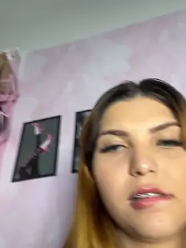 melyssaa23 online show from May 5, 2026, 2:47 am