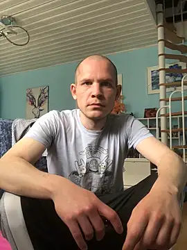 Spielzeugtwink online show from May 6, 2026, 2:54 pm