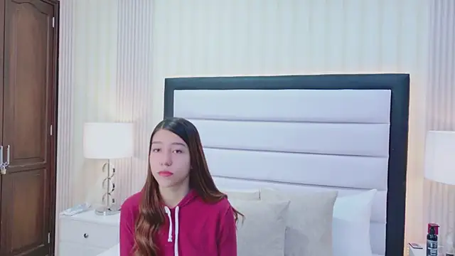 Snapshot of ViolettFrosst chatting on December 15, 2025, 7:31 pm ViolettFrosst online show from December 15, 2025, 7:31 pm