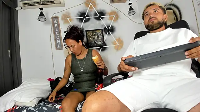 StephaniaAndRandy online show from February 4, 2026, 1:28 pm