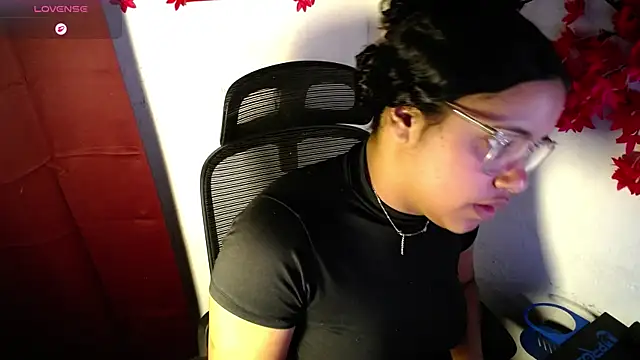 Snapshot of chleo_rosse chatting on July 28, 2026, 8:52 pm chleo rosse online show from July 28, 2026, 8:52 pm