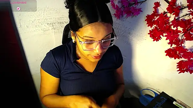 Snapshot of chleo_rosse chatting on July 2, 2026, 4:02 pm chleo rosse online show from July 2, 2026, 4:02 pm