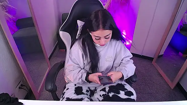 vallolett online show from March 9, 2026, 7:50 pm