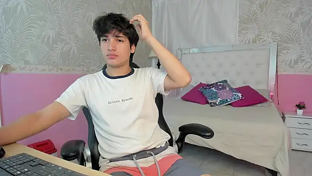 JakeSummer  online show from November 24, 2025, 1:33 pm