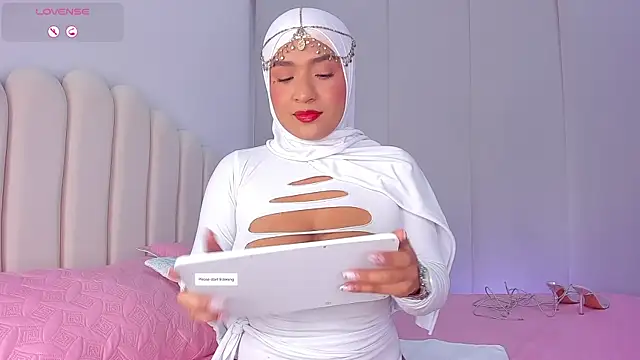 Amira-Zahra online show from June 15, 2026, 10:09 pm