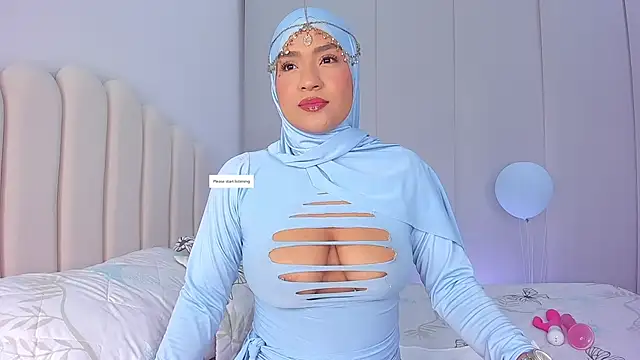 Amira-Zahra online show from April 25, 2026, 10:07 pm
