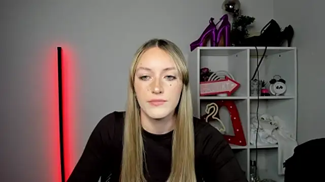 EvelynBlond online show from April 29, 2026, 5:30 pm