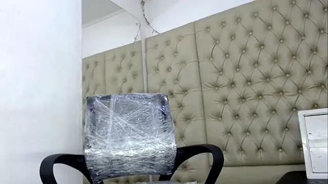 HollmanFronsh online show from December 14, 2025, 2:29 am