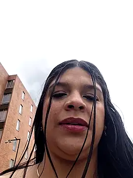 Layla-daring online show from May 7, 2026, 6:55 pm