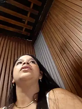 Layla-daring online show from June 9, 2026, 5:58 pm