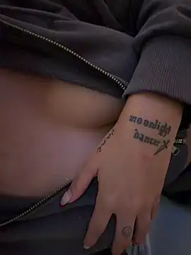 saliha pinky  online show from February 1, 2026, 11:47 pm