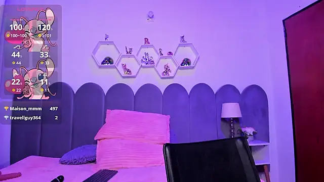 lunagomez24 online show from February 3, 2026, 6:22 am