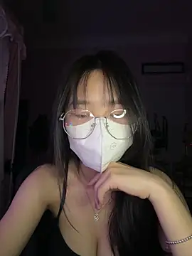 Kiee-lee online show from April 30, 2026, 7:32 pm