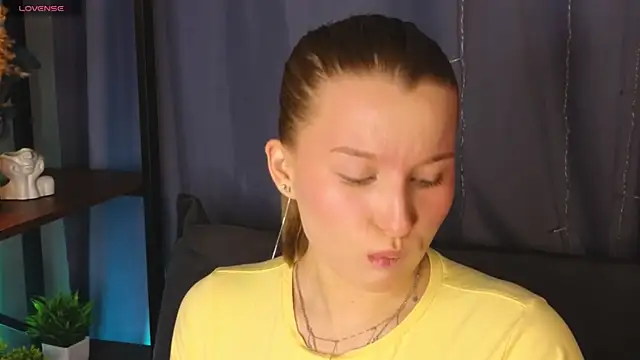 ImiMonroe online show from May 3, 2026, 5:45 am