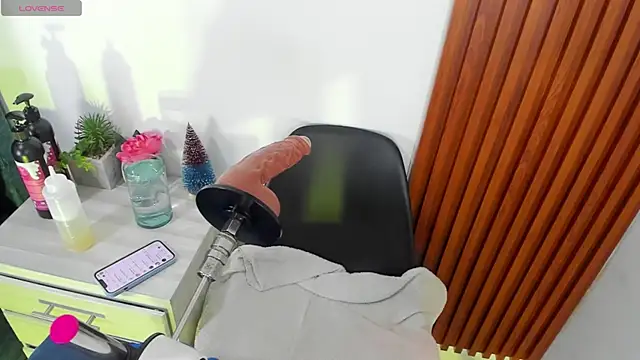 Latina candy01 online show from December 22, 2025, 7:25 pm