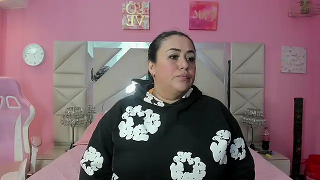 molly madisson  online show from March 4, 2026, 12:35 pm