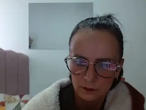 Juliana  lx online show from May 4, 2026, 1:58 pm