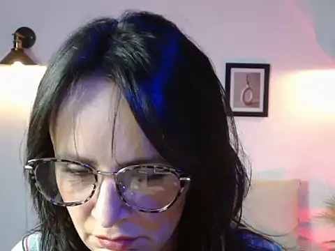 Juliana  lx online show from February 2, 2026, 1:21 pm