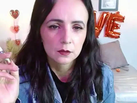 Juliana  lx online show from February 10, 2026, 1:32 pm