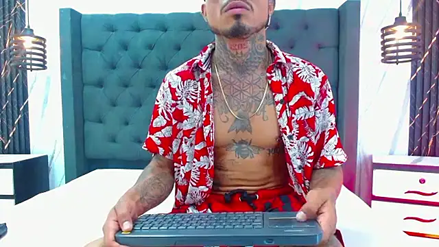 Hot Latino x online show from January 5, 2026, 8:12 pm