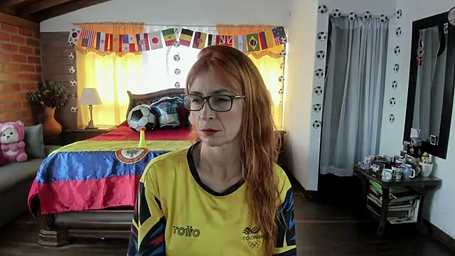 Snapshot of Charlotte-Willson chatting on June 17, 2026, 4:39 pm Charlotte-Willson online show from June 17, 2026, 4:39 pm