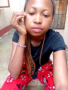 Sweethoneypot25 online show from December 17, 2025, 3:06 pm